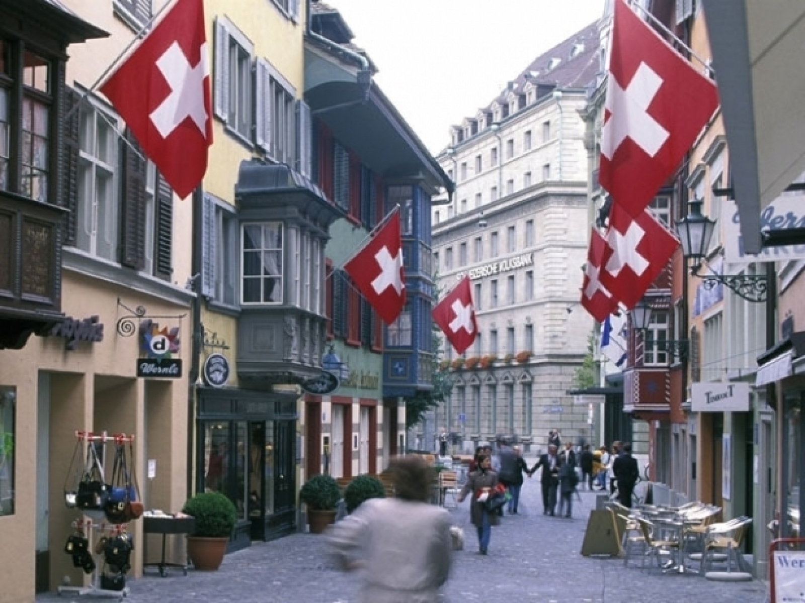 Швейцария сможет замораживать активы зарубежных политиков