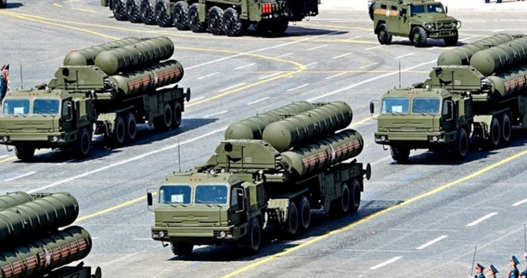 В Крым везут зенитную ракетную систему