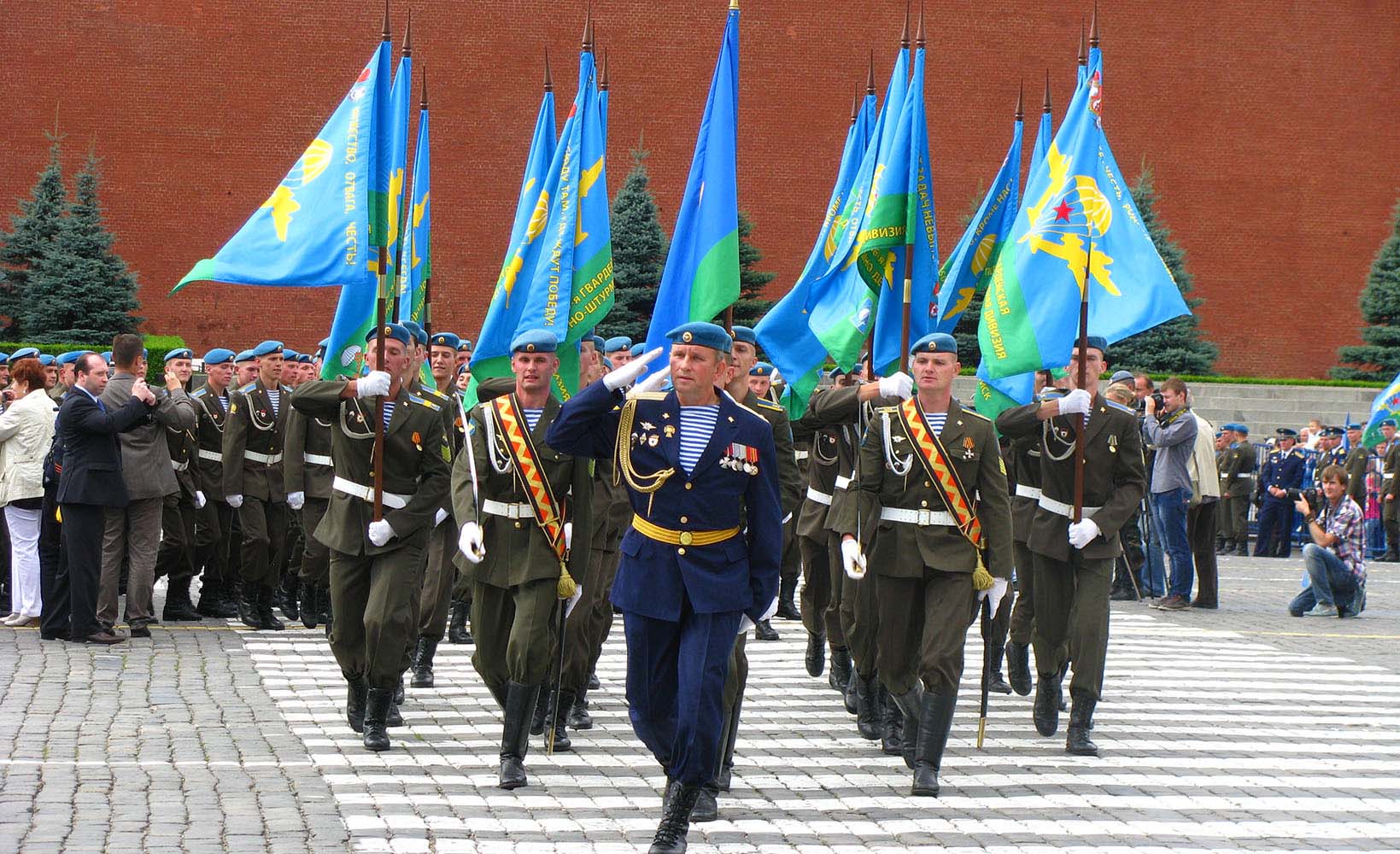 В Крыму сформируют батальон российских ВДВ