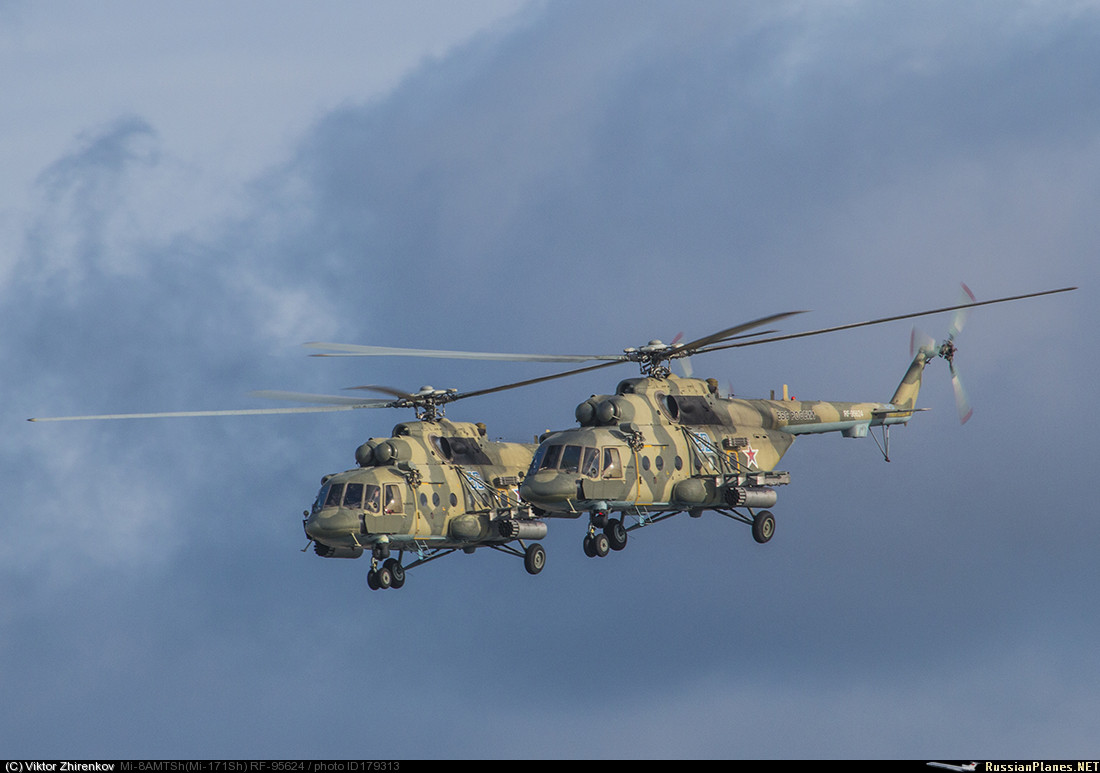 На админгранице с Крымом российские вертолеты летают стаями