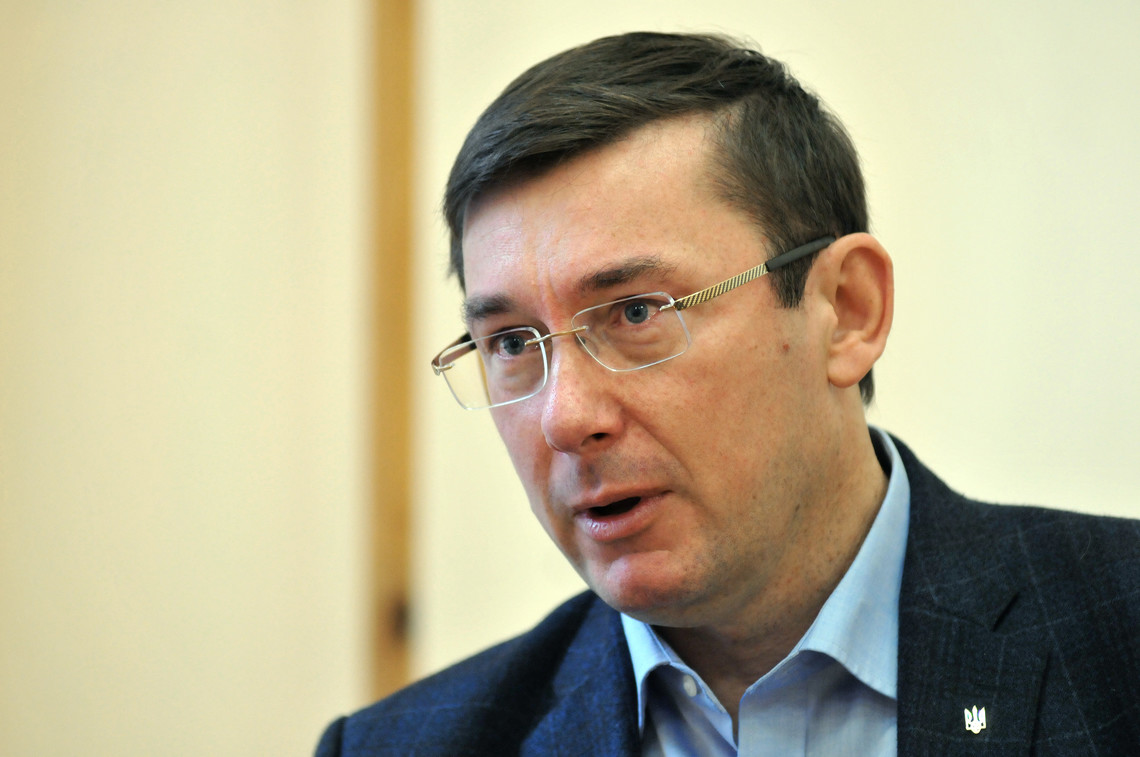 Луценко просит стучать на организаторов “референдумов” на Донбассе