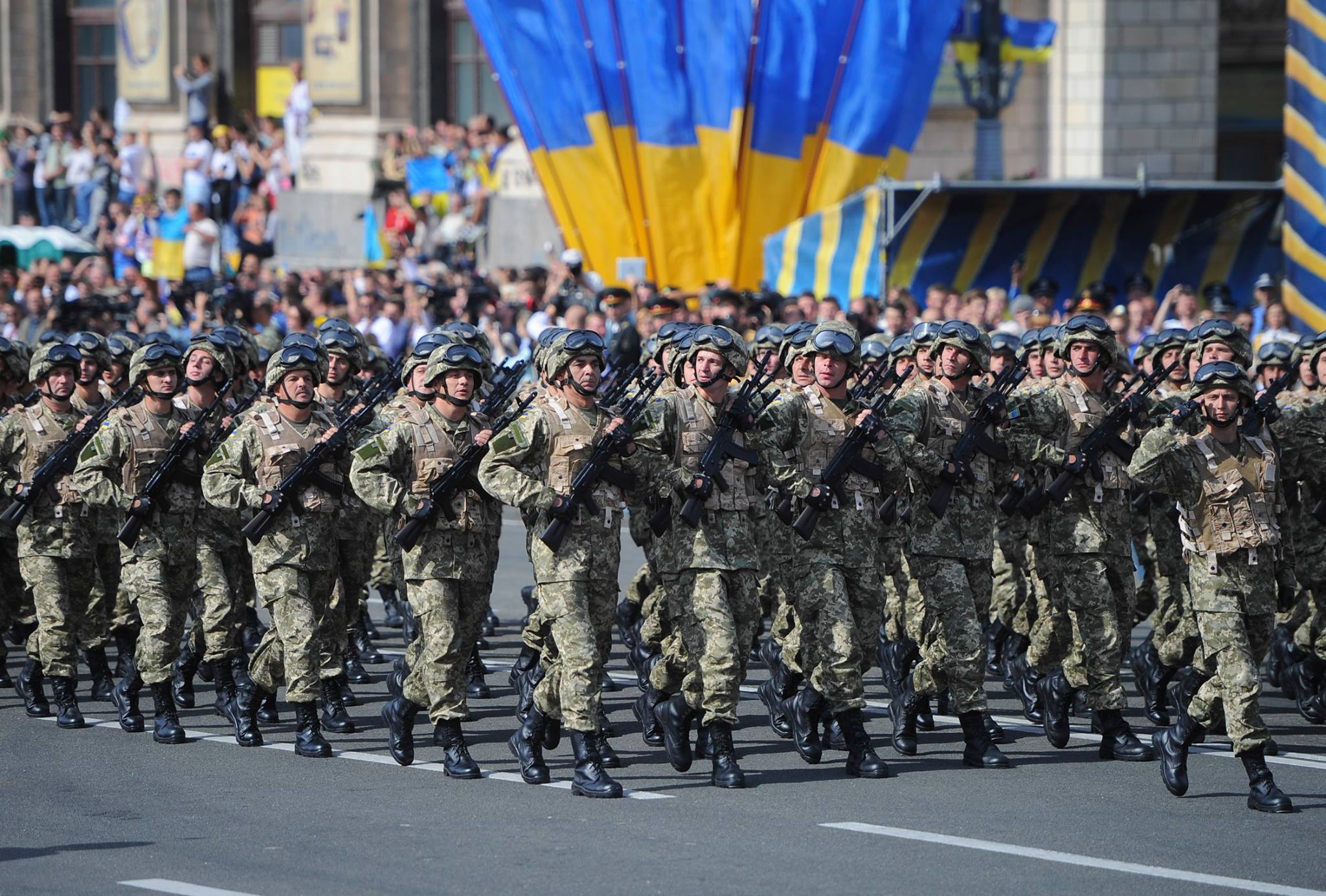 Военная техника с Донбасса не поедет на военный парад в Киев – Порошенко