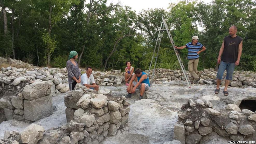 На городище Эски-Кермен археологи обнаружили уникальные объекты и предметы