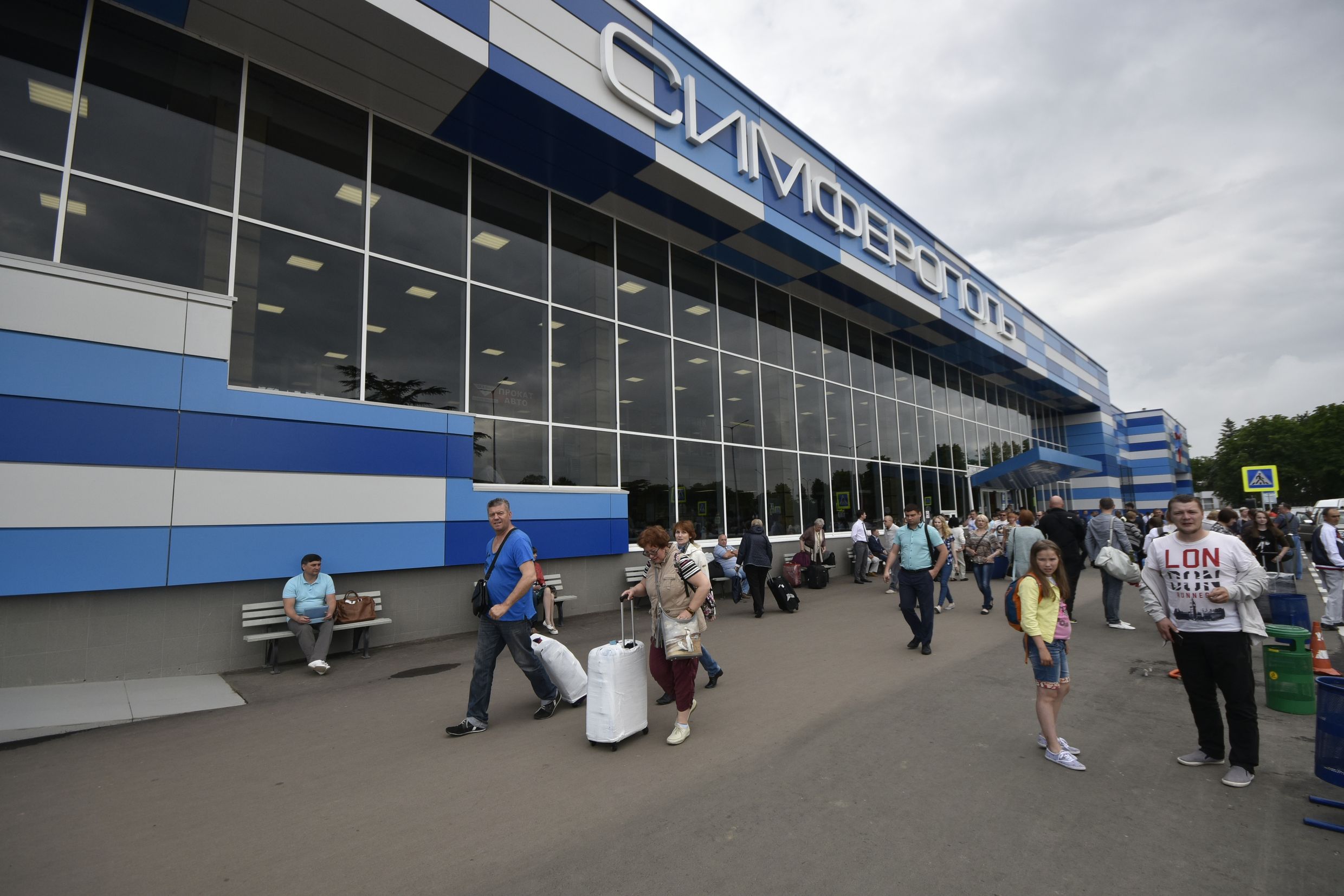 В симферопольском аэропорту массово отменяют рейсы