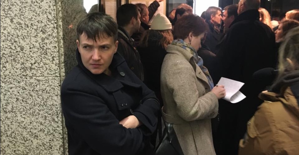 Надежда Савченко прилетела в Москву на суд над Карпюком и Клыхом