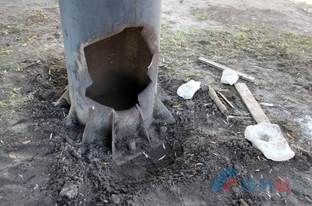 В Луганске взорвали стелу со “звездой победы”