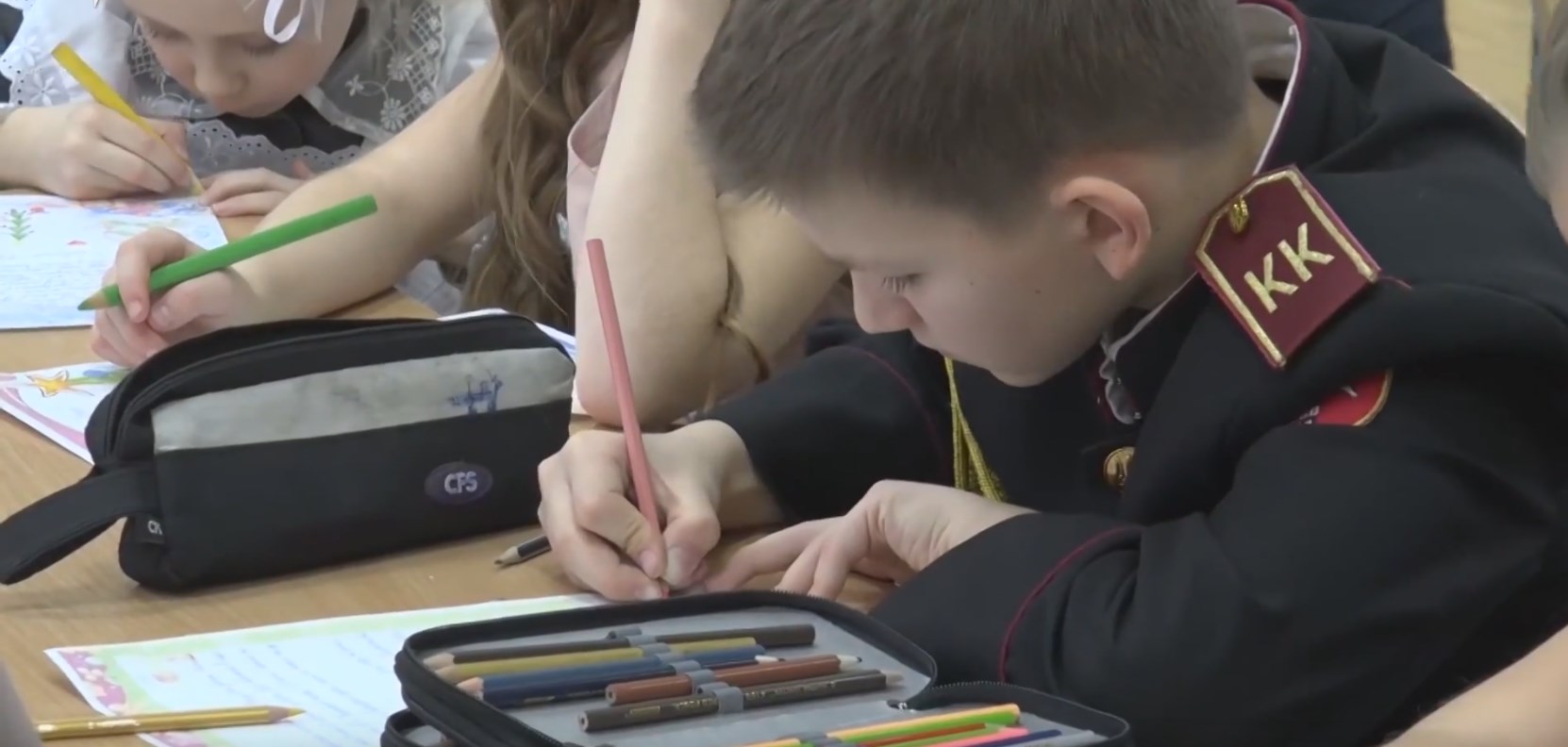 Киевские школьники пишут письма украинским заключенным в Крыму