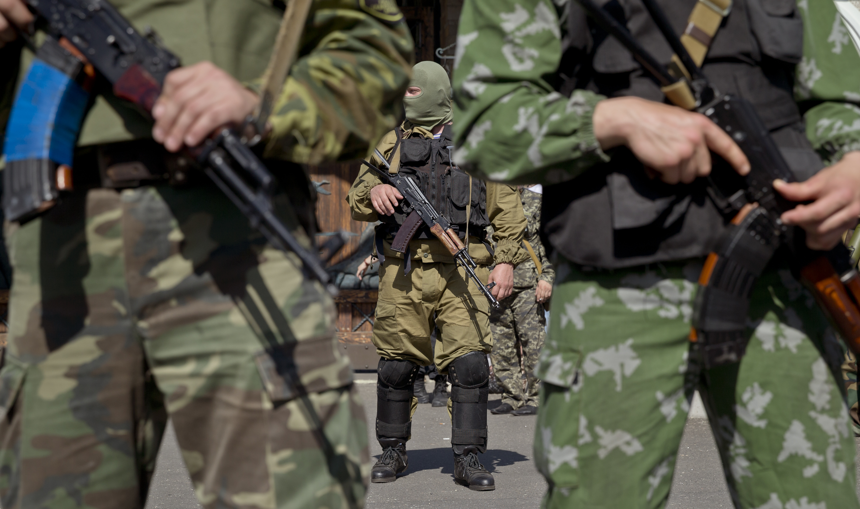 Российские боевики на Донбассе стреляют в себя, чтобы не воевать