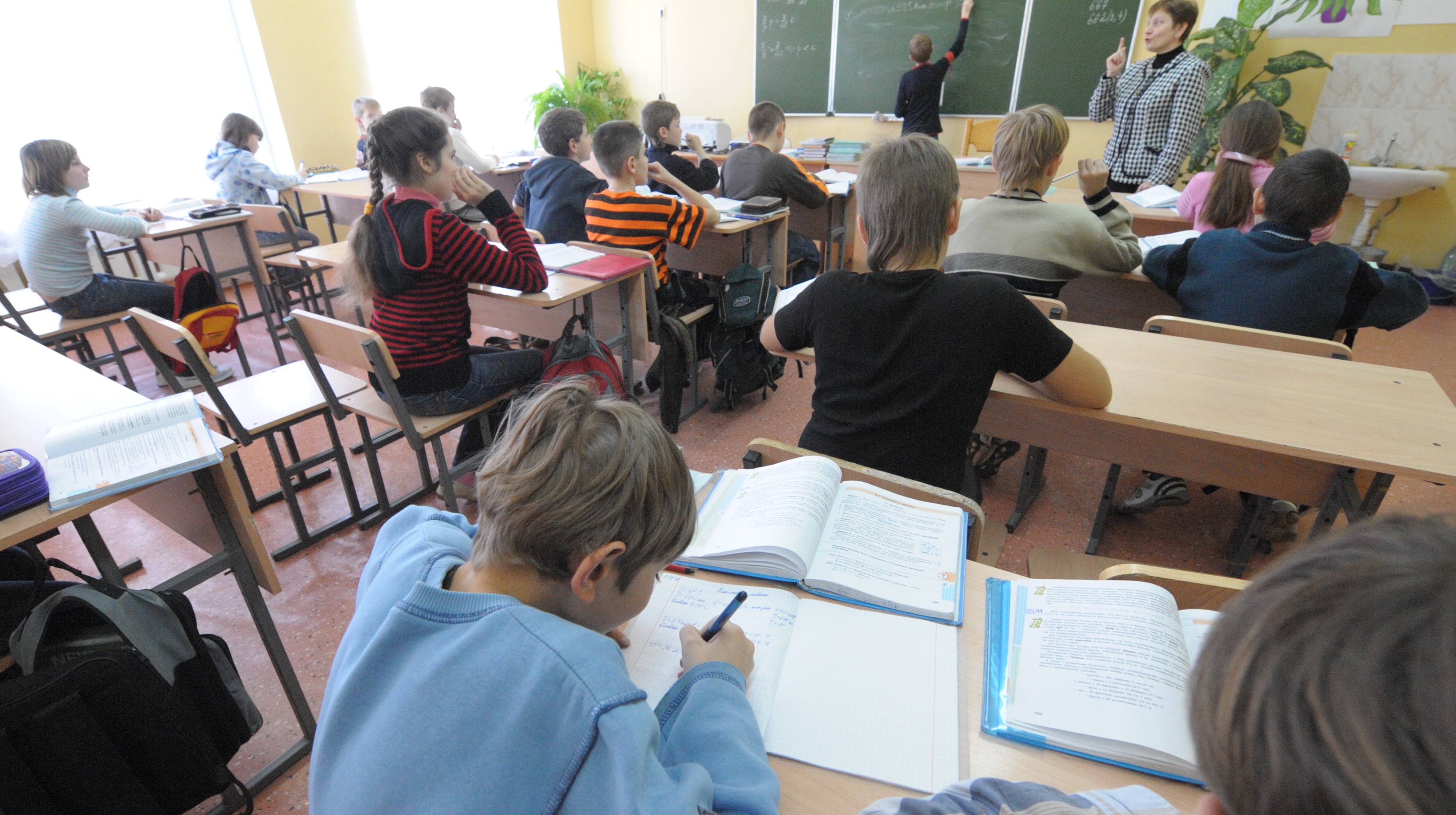 Школьникам «ДНР» разрешили учиться дома