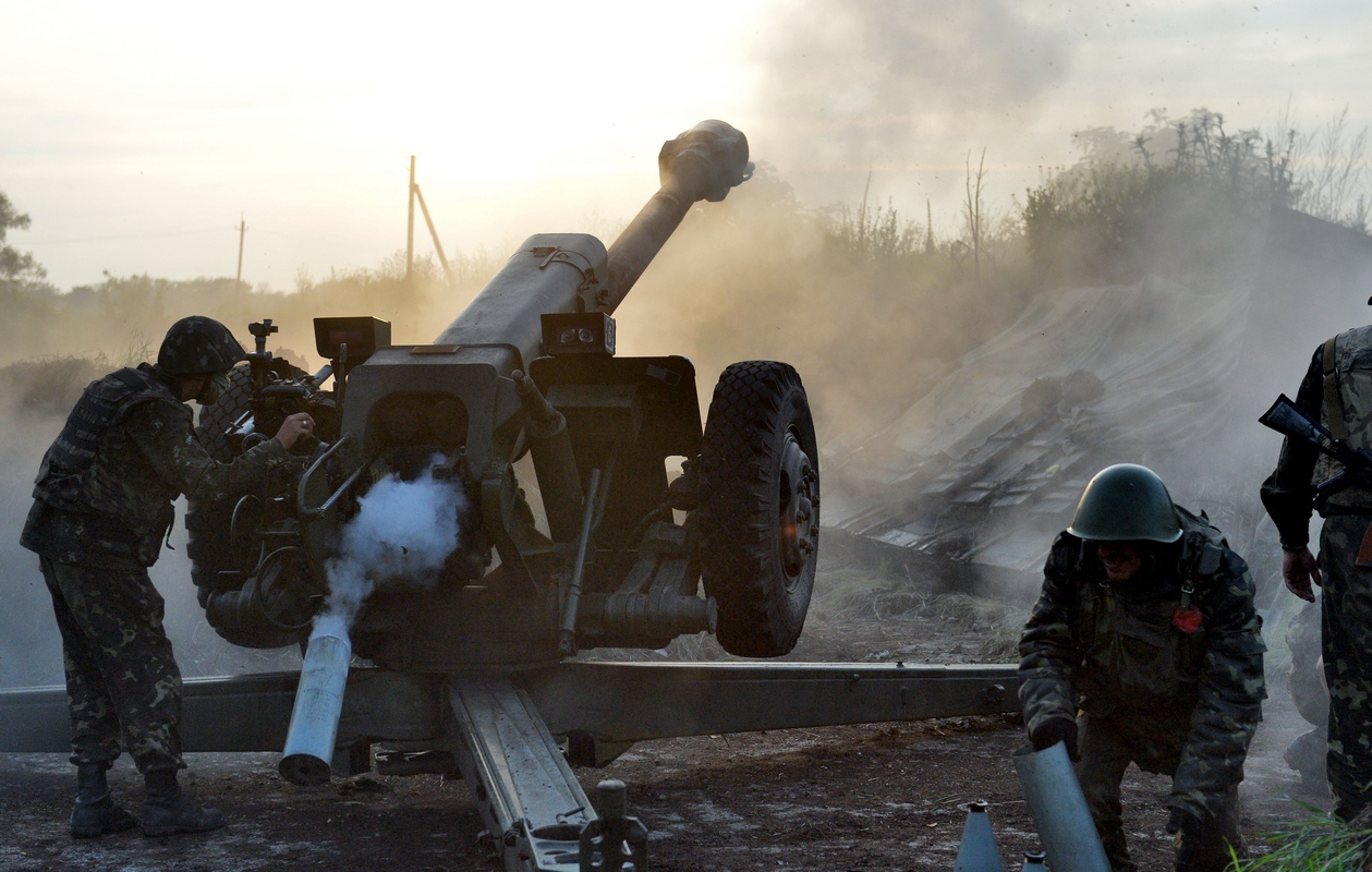 Боевики из артиллерии и танков обстреляли Широкино и Талаковку