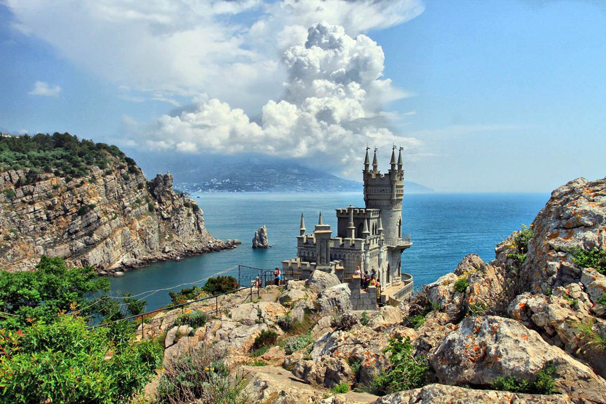 Оккупанты Крыма признали, что замок Ласточкино гнездо опасен для жизни