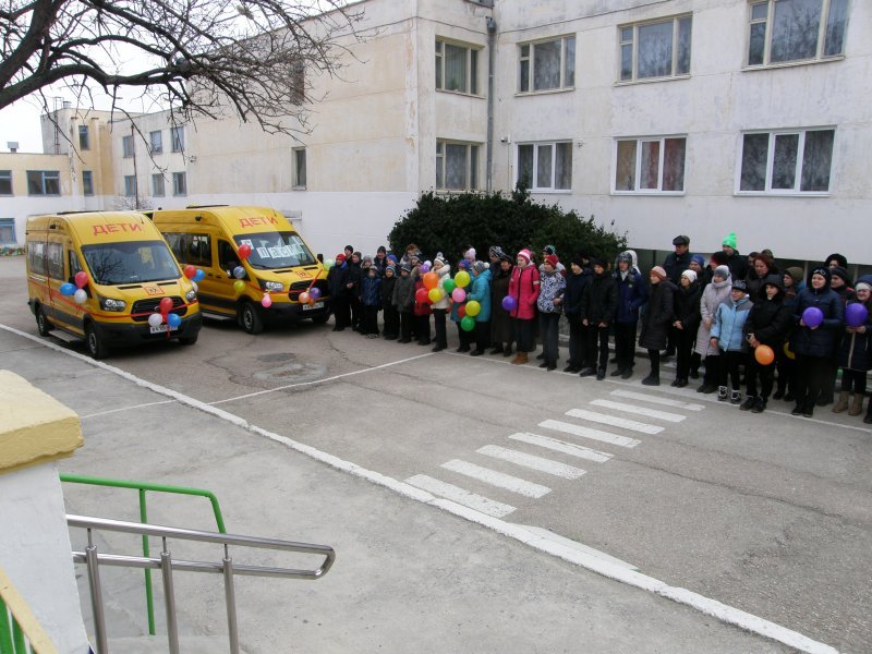 Севастопольские интернаты получили новые школьные автобусы