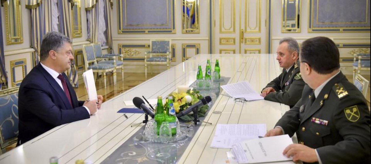 Порошенко разрешил военным разрывать контракт «в особый период»