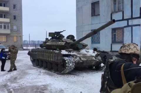 Украинские танки вошли в жилой район Авдеевки