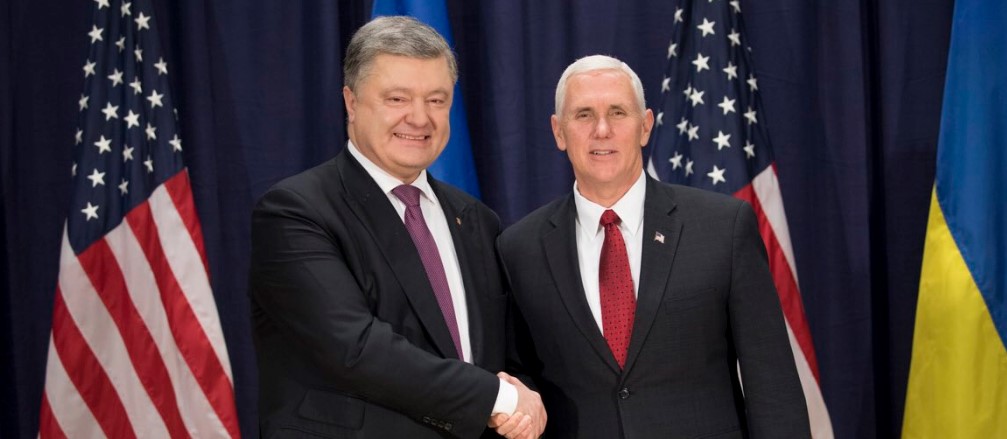 Вице-президент США поговорил с Порошенко о Крыме