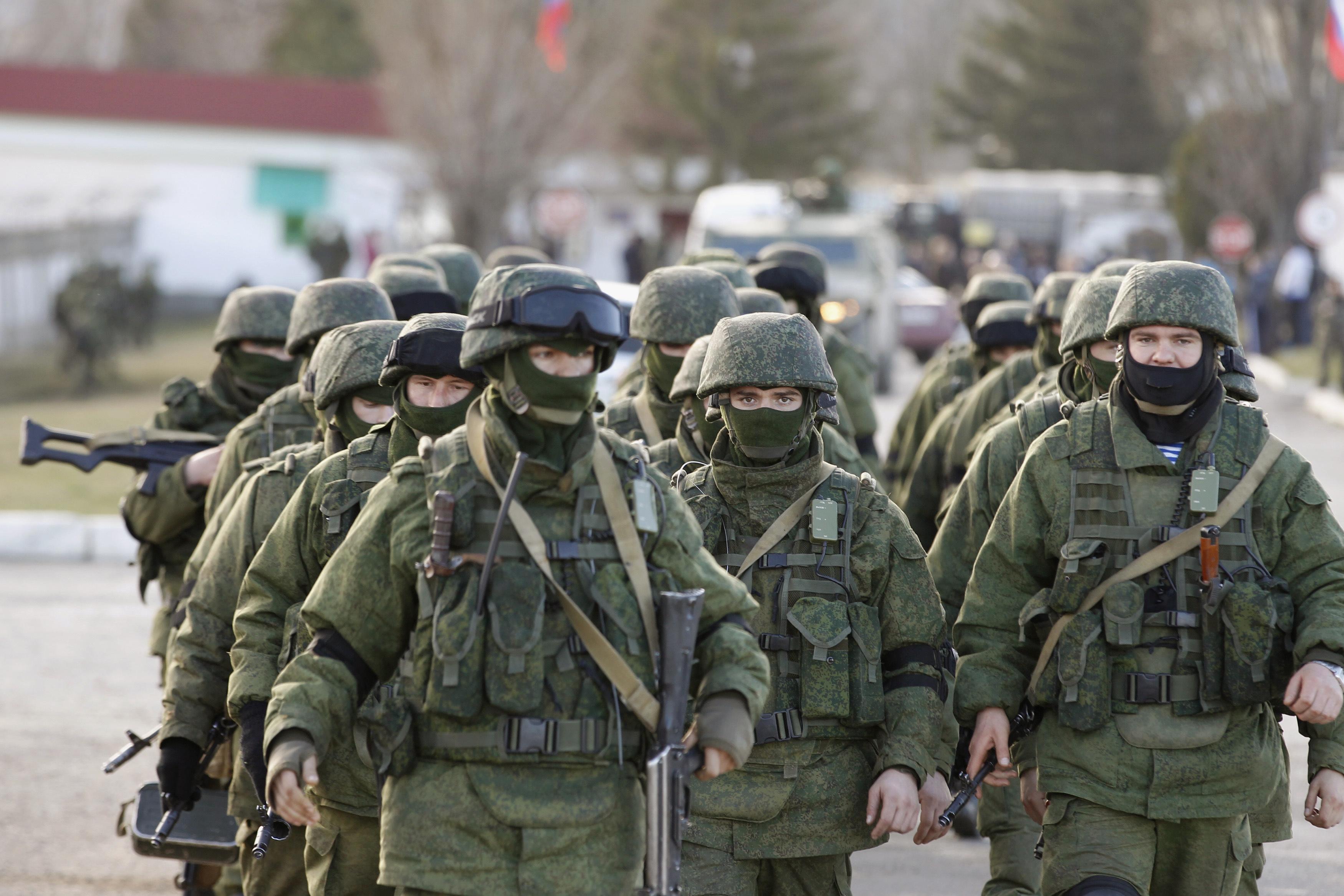 В оккупированный Крым прибыли новые подразделения войск РФ
