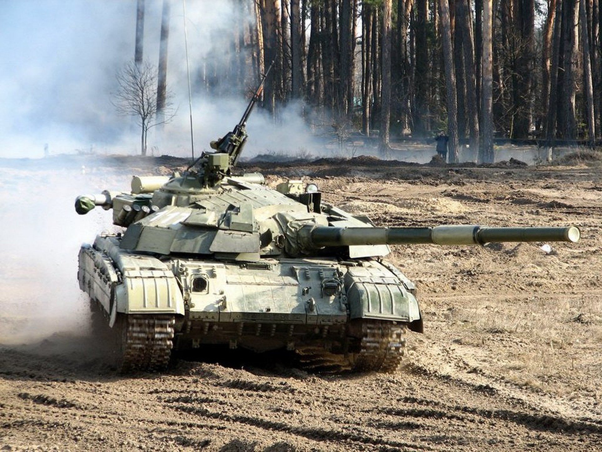 Для украинской армии закажут танки и автотехнику