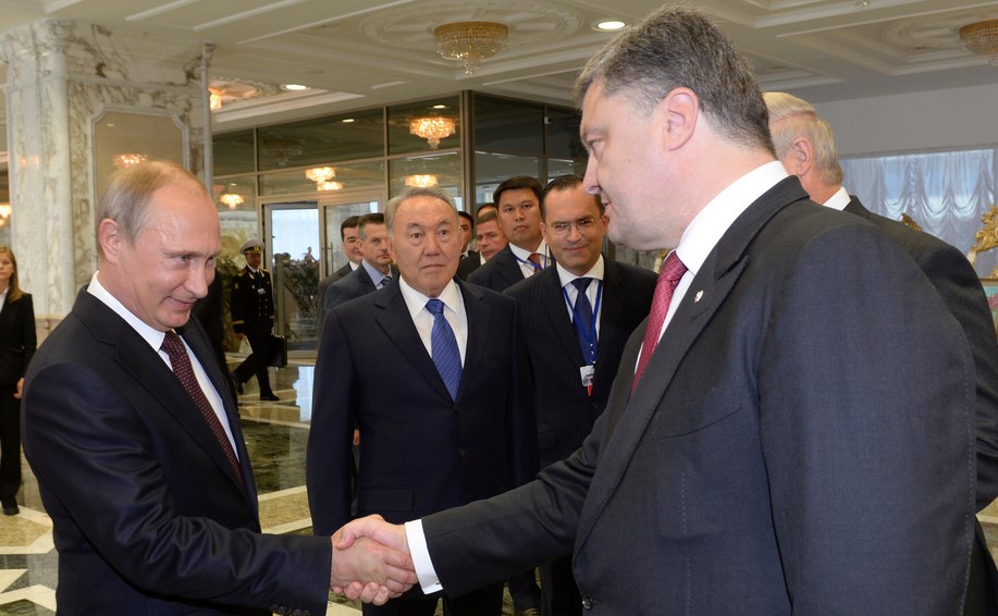 Лавров рассказал о регулярных контактах Порошенко и Путина