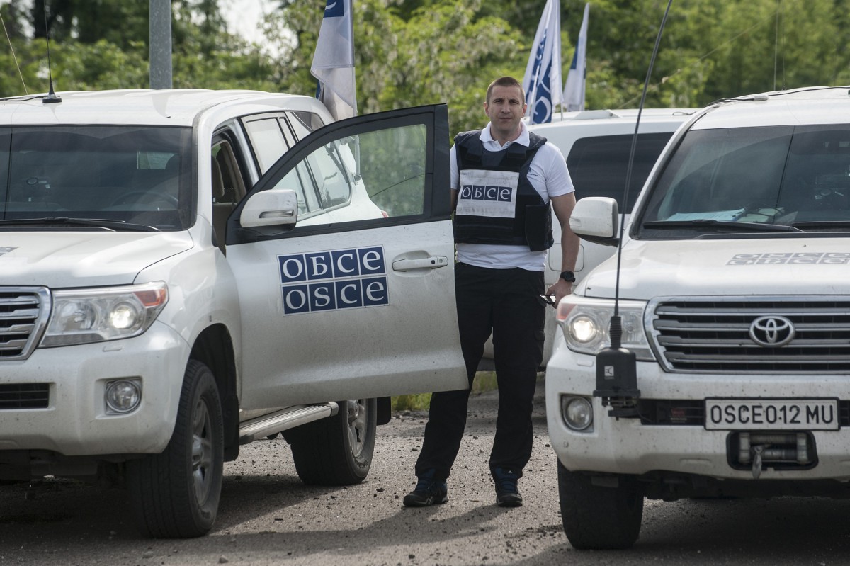 Боевики запрещают говорить по телефону наблюдателям ОБСЕ