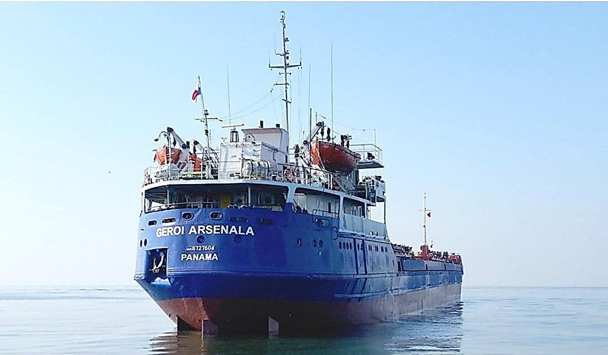 Один украинец выжил после кораблекрушения в Керченском проливе