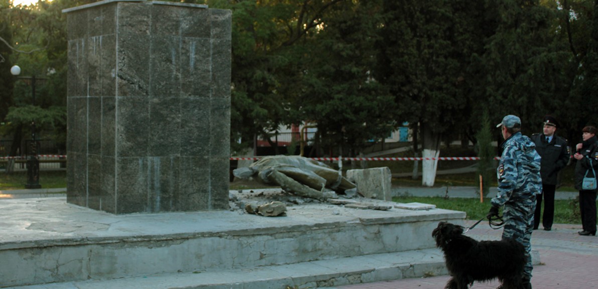В Судаке вынесли приговор разрушителям памятника Ленину
