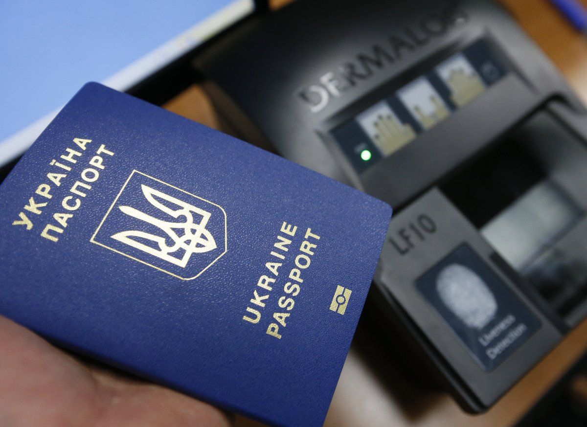 Для крымчан биометрические паспорта действуют без ограничений – правозащитник