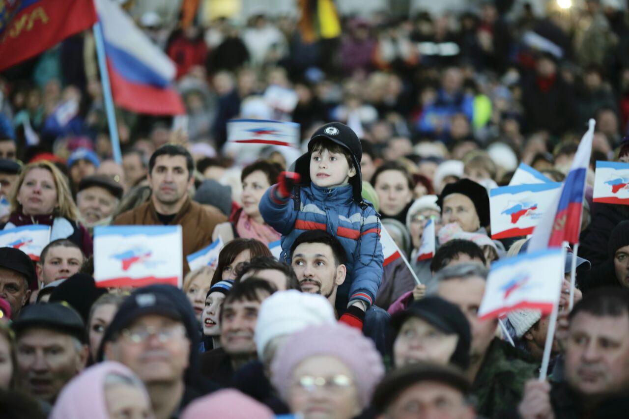 Крымчане вишли на акции протеста