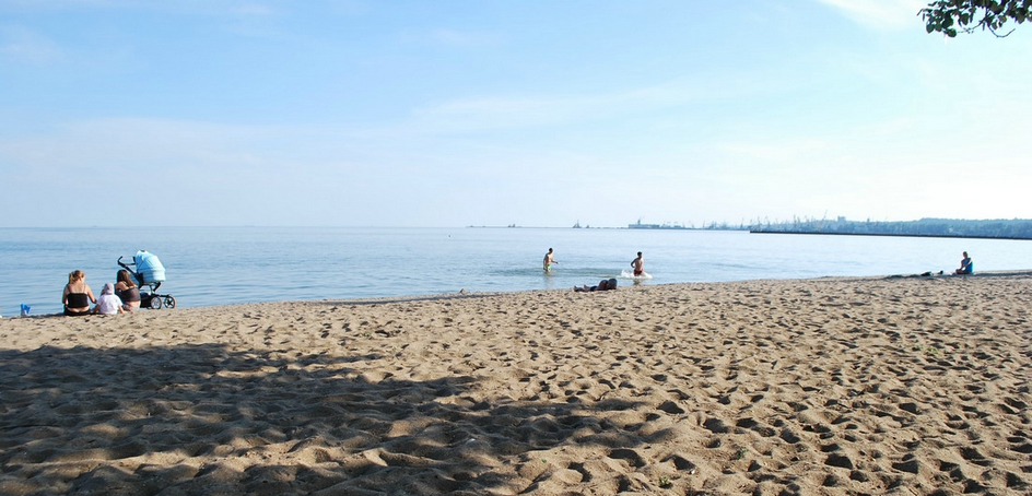 Мариупольский пляж назвали опасным для здоровья