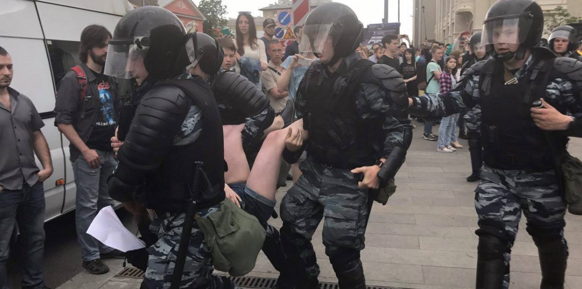В Москве на антикоррупционной акции задержано свыше 800 человек