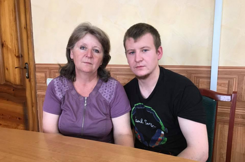 Агеев встретился с матерью в СИЗО в Луганской области