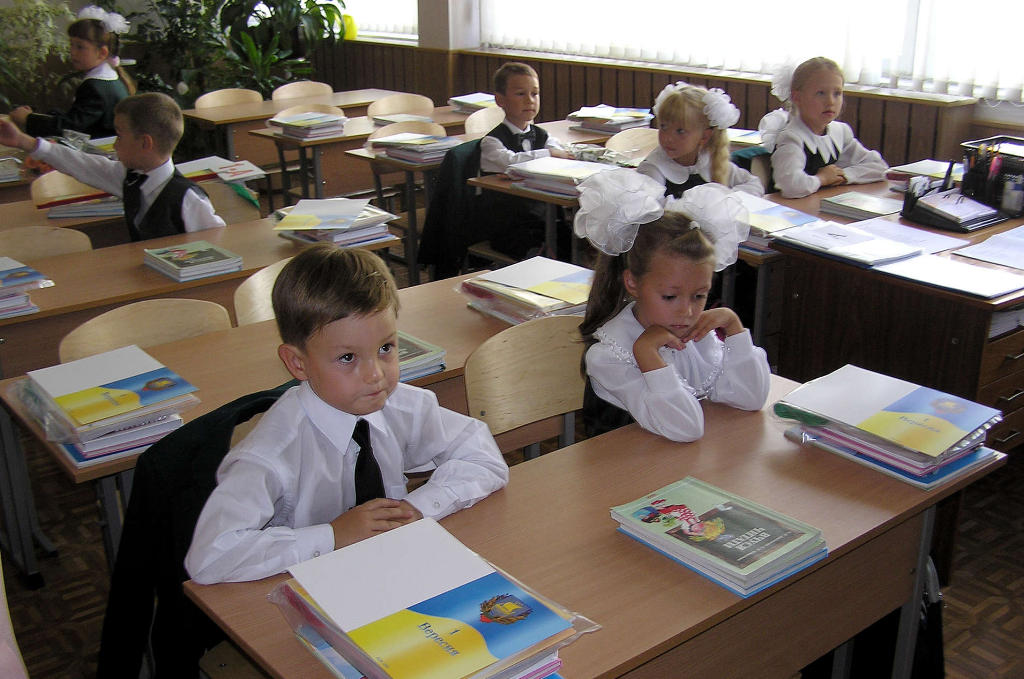 «ЛНР» хочет сделать ношение формы в школах обязательным