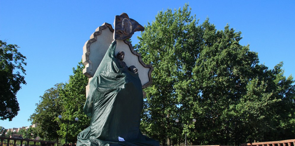 В Луганске взорвали памятник российским оккупантам