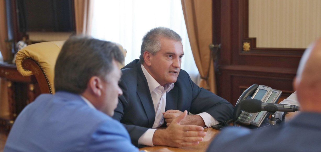 Аксенов начал чистку крымских чиновников районного уровня