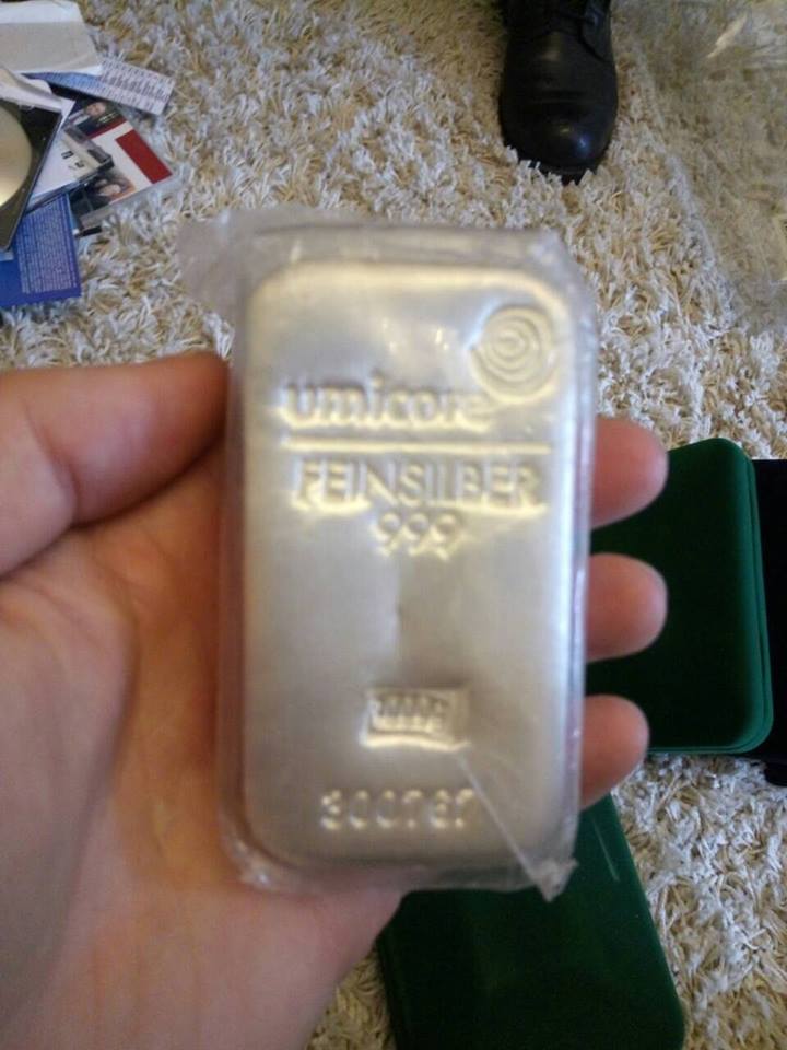 3 кг золота и $200 тысяч наличными – результат обыска