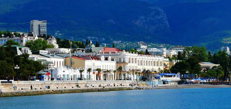 Медучреждениям Крыма не хватает более 900 специалистов