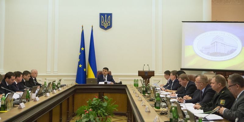 Гройсман требует ответственности за безосновательные обыски бизнеса