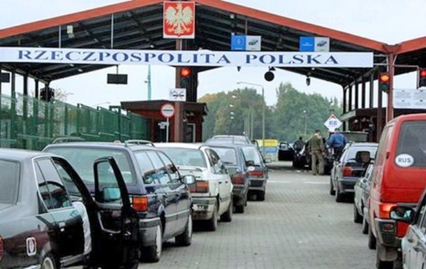 Польские пограничники стали тщательнее проверять украинцев. На границе – очереди