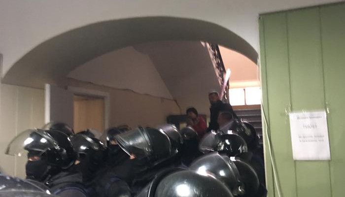 Штурмом Святошинского районного суда – полиция задержала сторонников Коханивского