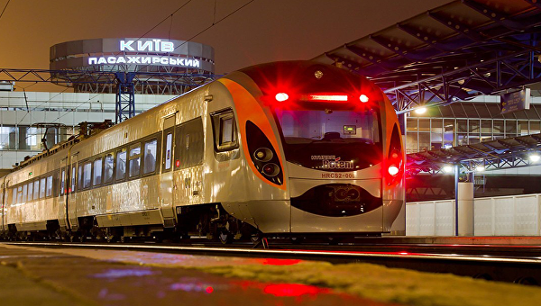 Пассажиры поезда “Киев-Львов” три часа мерзли на вокзале из-за сообщения о взрывчатке