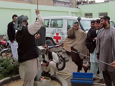 Красный Крест сократит штат в Афганистане после нападений на сотрудников
