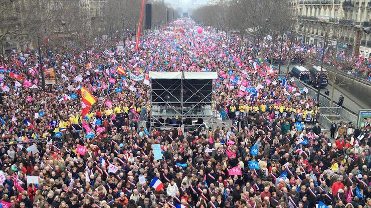 Франция – в забастовке приняли участие около 400 тыс человек