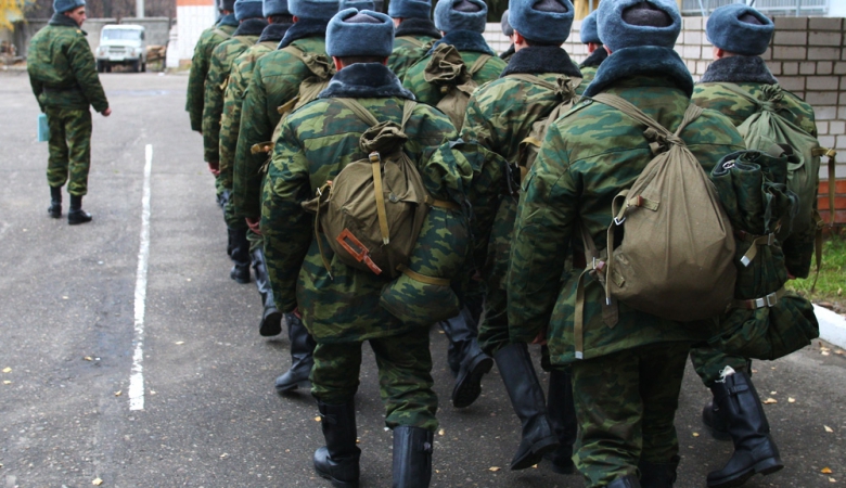 В Крыму первых новобранцев отправили в воинское части РФ