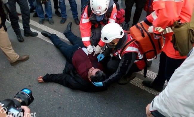 Под Радой началась потасовка между митингующими и полицией