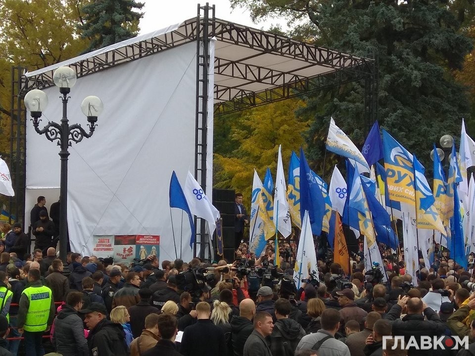 Возле ВР появился Саакашвили – заявил, что “победит барыг”