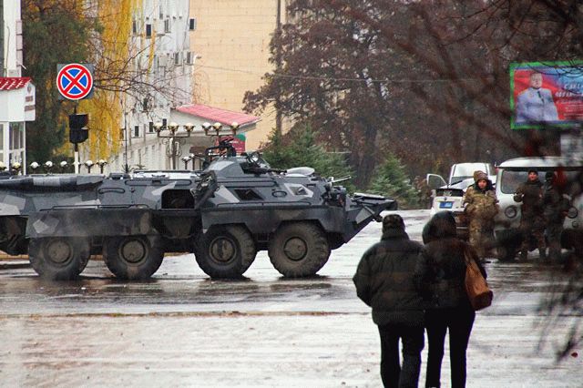 Плотницкий забаррикадировался в Луганской ОГА: стягивают технику