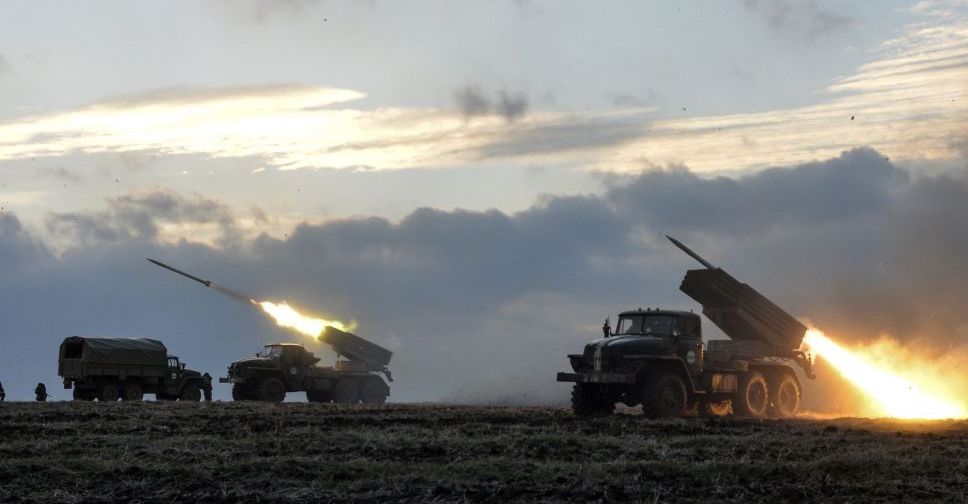 Боевики несколько дней обстреливают с “Градов” города и села в Донецкой области – Лабай