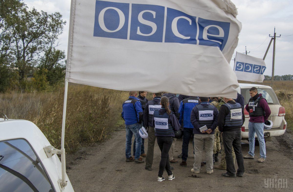 Боевики «ДНР» обыскивают машины СММ ОБСЕ