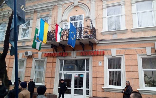 ВО “Свобода” расценивает размещение флагов государств на зданиях госорганов Украины как посягательство на территориальную целостность