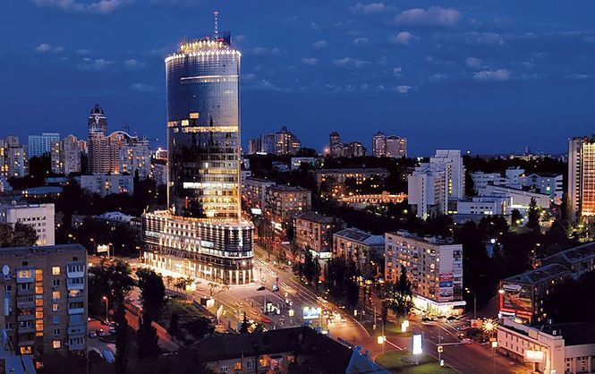 В Киеве “заминировали” ряд ТРЦ и телеканал