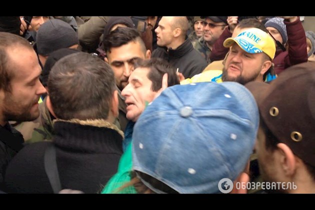 Не избивали, а толкали – на Шкиряка напали возле здания суда в Киеве